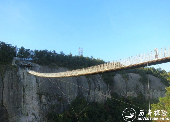木板吊桥设备厂家 旅游景区水上高空趣桥器械 趣桥 网红桥 厂家专业定制